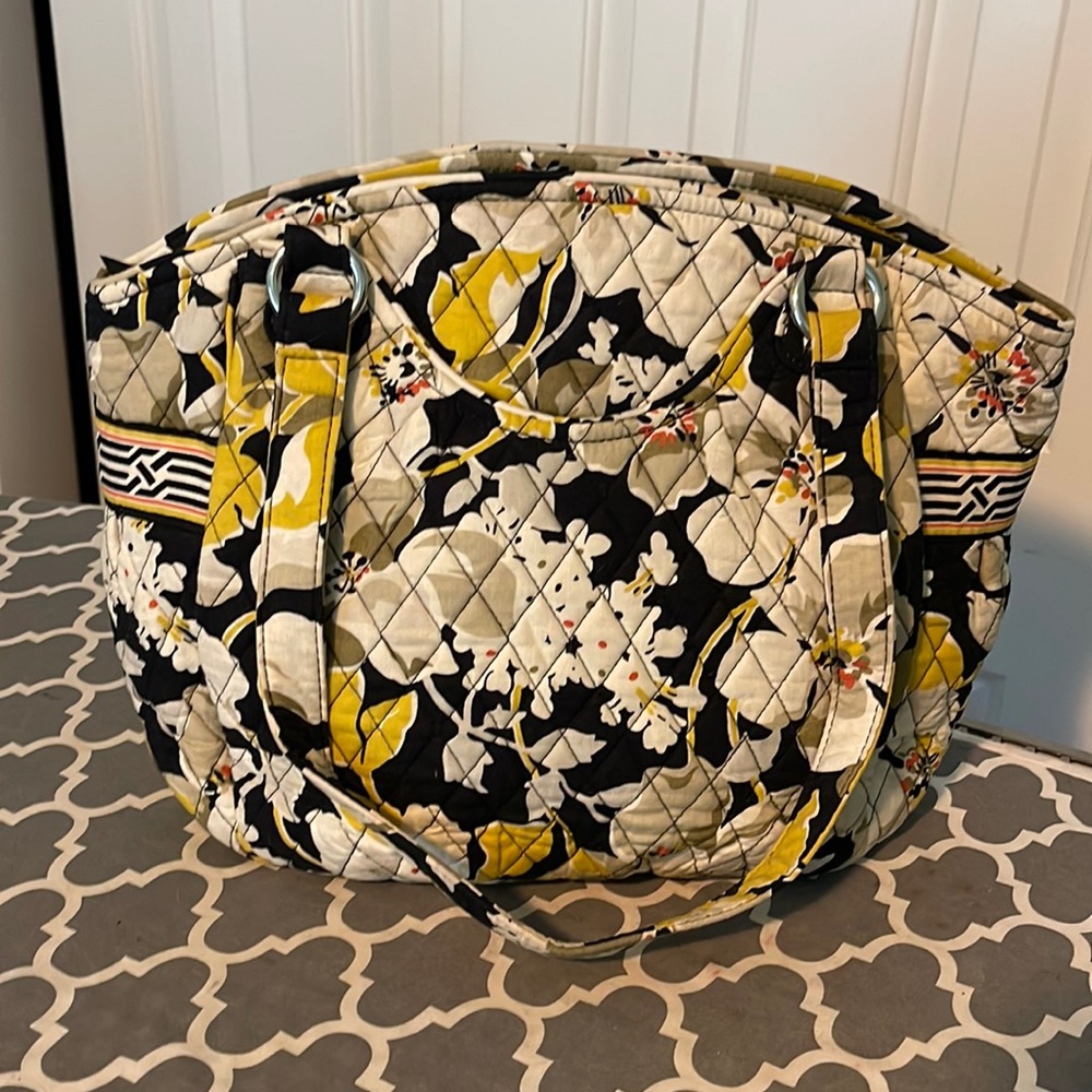 Vera Bradley Glenna shoulder bag in Dogwood